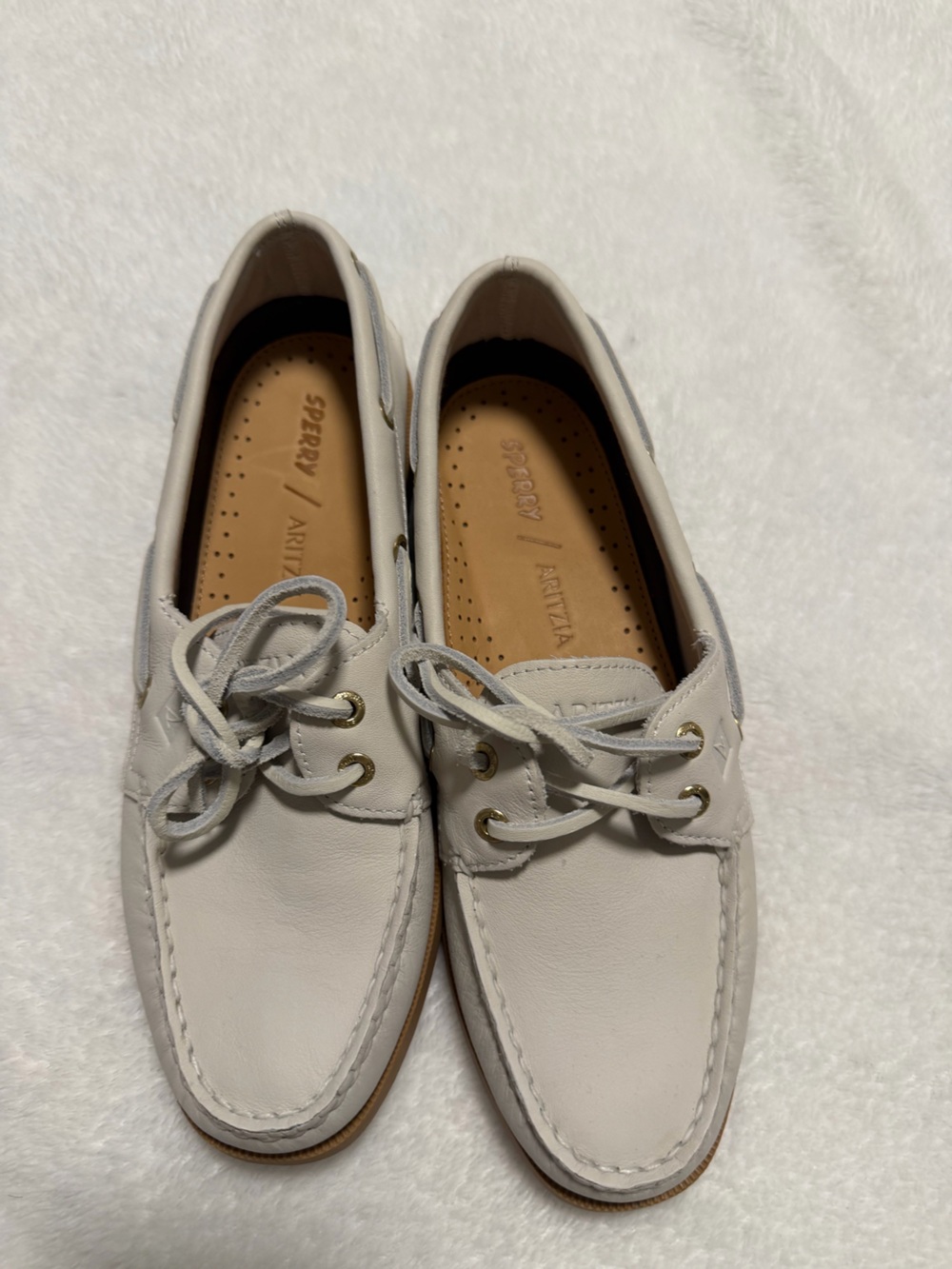 Aritzia White Leather Boat Shoes with Tan Outsole Trim